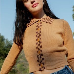 Lisa says Gah brown cardigan